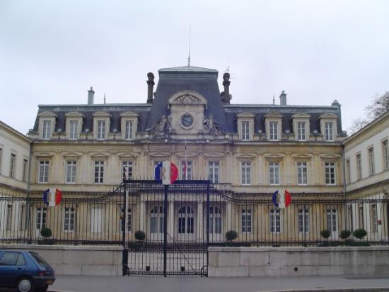 Av d'Alsace Lorraine. Préfecture,Conseil Général